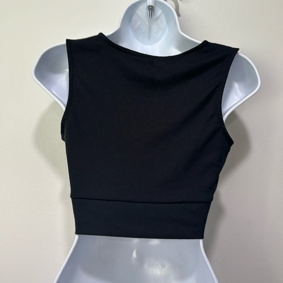 V-neck crop top - Picture 3 of 3